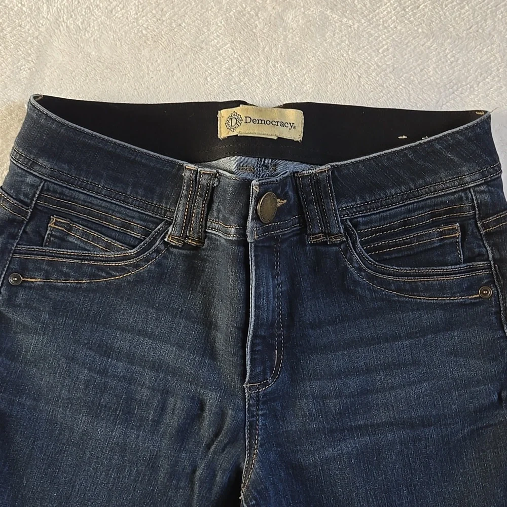 Like New! Women's Democracy Jeans Size 6 - Picture 2 of 7